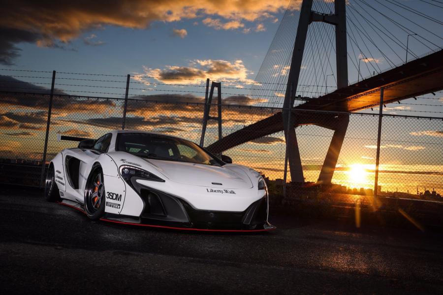  McLaren 650S in White by Liberty Walk 2016 года  (фото 3 из 8)